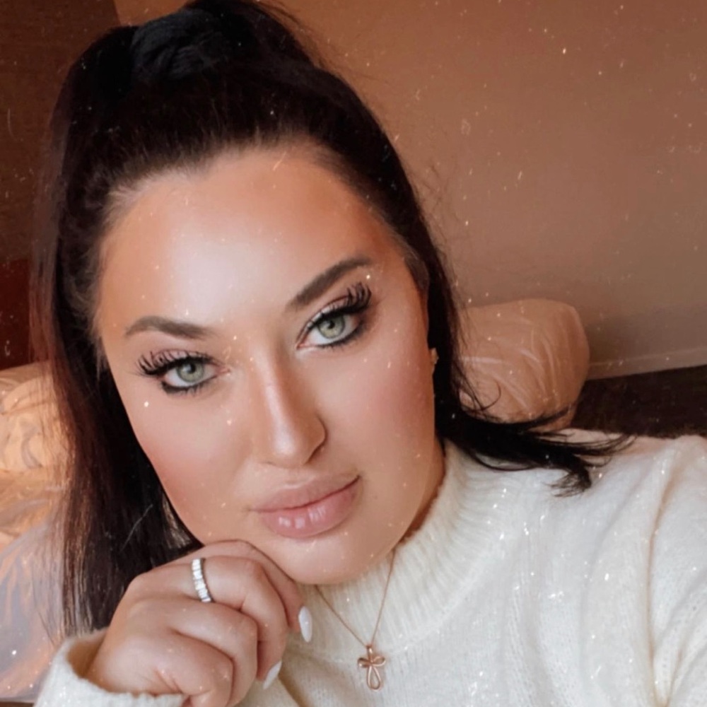 Meet your Posher, Madeline